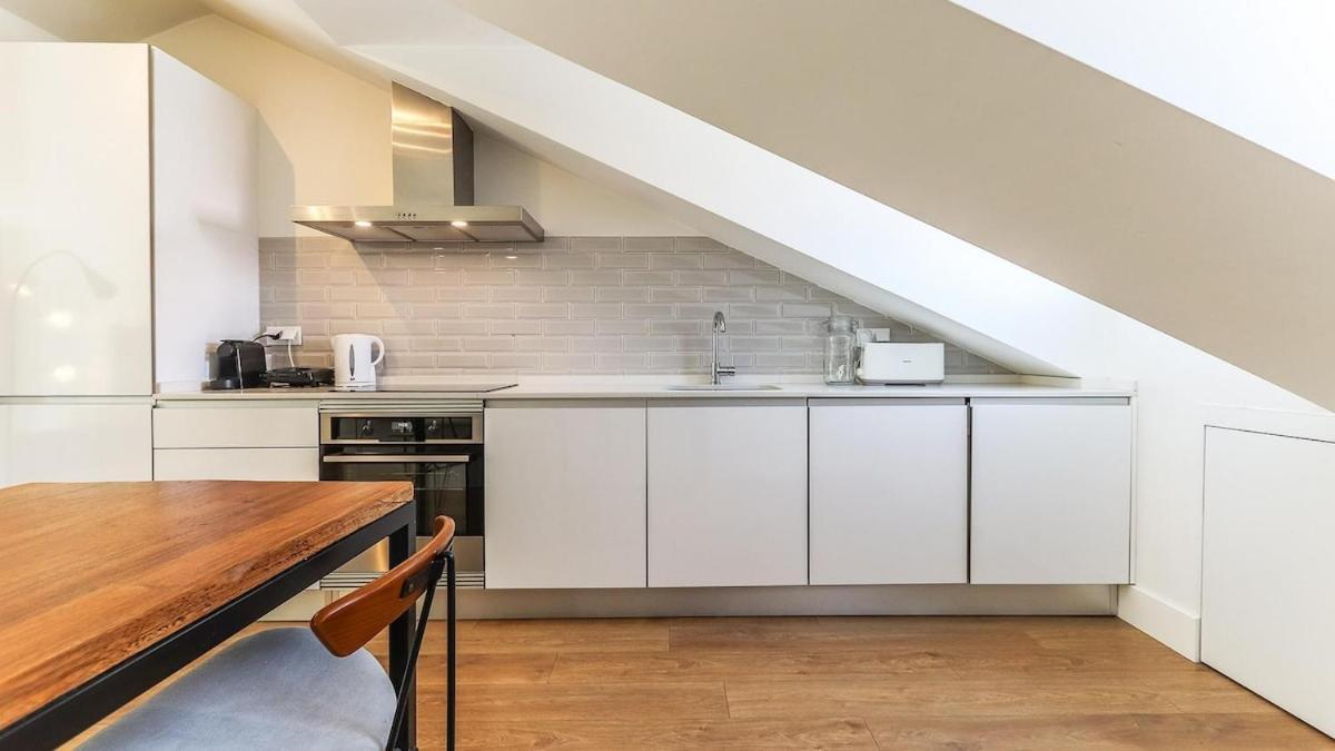 Apartment Liberdade Spacious Duplex With Ac